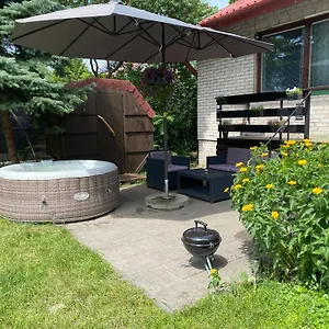 Apartament Cozy With A Private Yard, Warszawa
